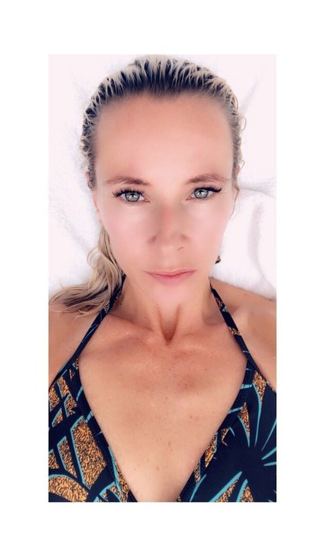 Naakte gelekte OnlyFans-foto van Loveislove01