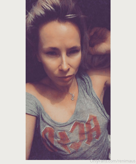 Naakte gelekte OnlyFans-foto van Loveislove01