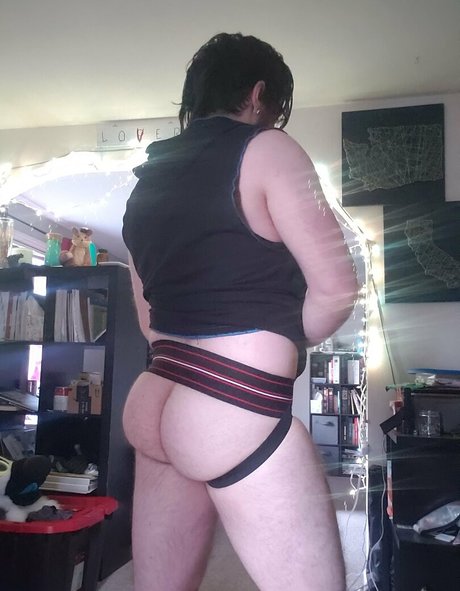 Naakte gelekte OnlyFans-foto van Andymoto