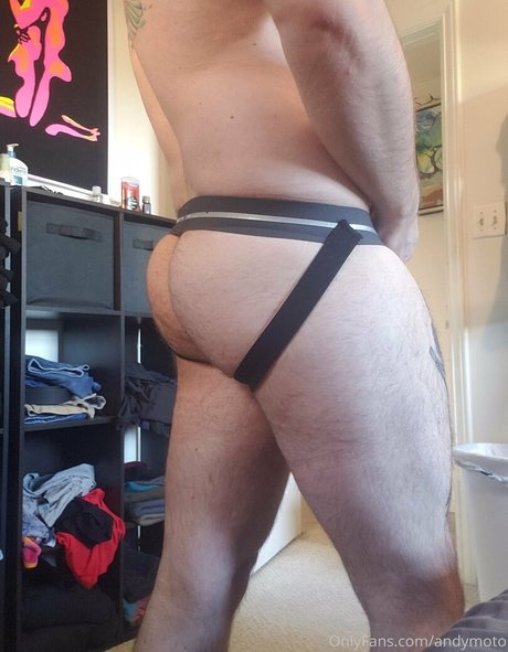Naakte gelekte OnlyFans-foto van Andymoto