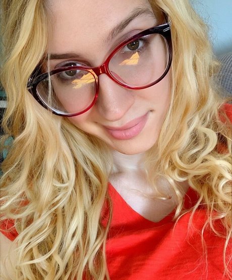Naakte gelekte OnlyFans-foto van Baby Blue