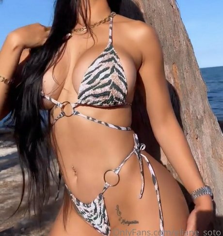 Naakte gelekte OnlyFans-foto van Eliane Soto