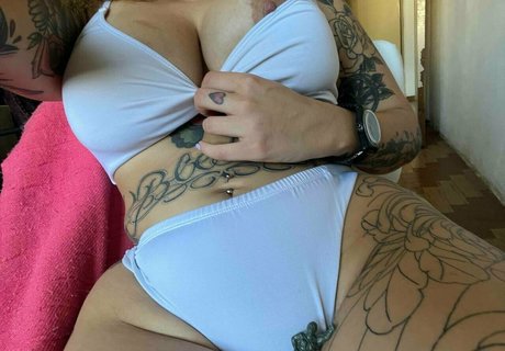 Giantessashley