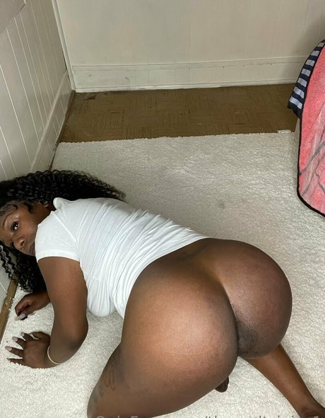 Naakte gelekte OnlyFans-foto van Therealtsjuicy1