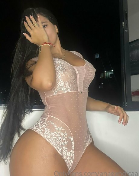 Naakte gelekte OnlyFans-foto van Anagandicaa