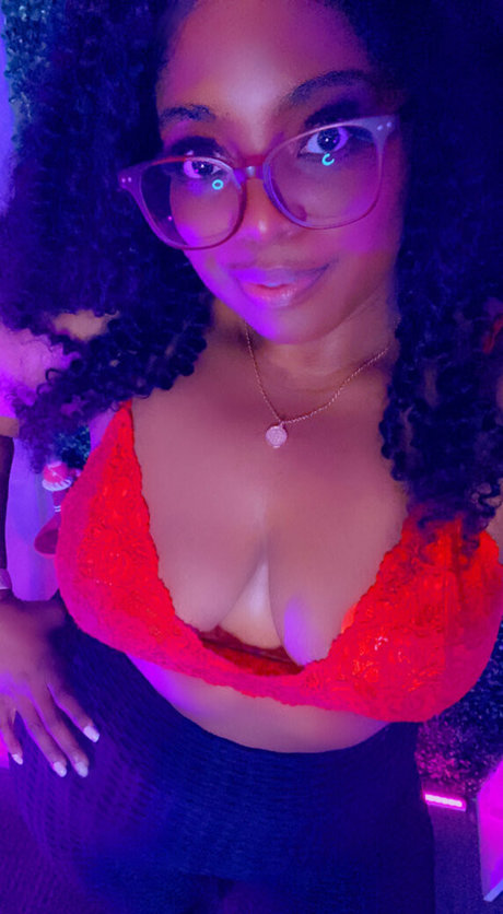 Naakte gelekte OnlyFans-foto van Ohlivvynoir