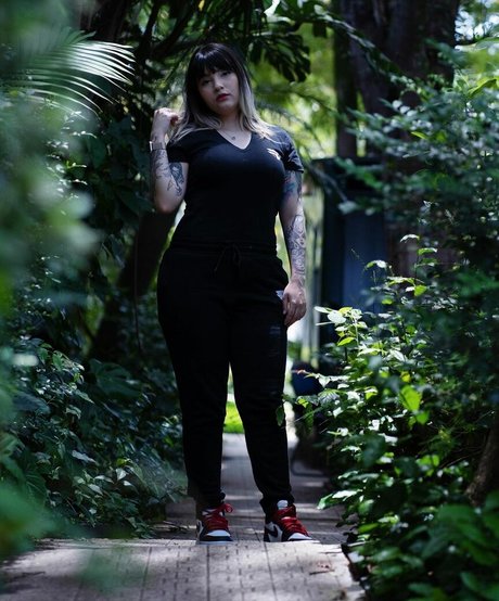 Naakte gelekte OnlyFans-foto van Riyuuka