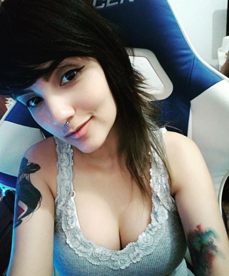 Naakte gelekte OnlyFans-foto van Riyuuka