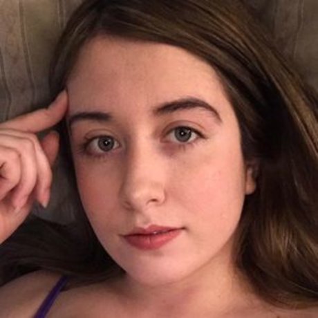 Naakte gelekte OnlyFans-foto van Pinksyreen