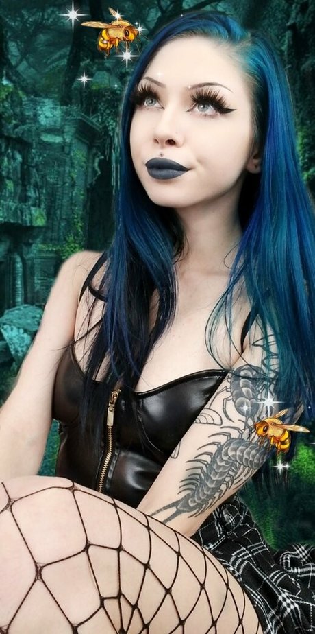 Naakte gelekte OnlyFans-foto van Battydoll