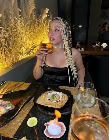 Naakte gelekte OnlyFans-foto van Iambabygirlok