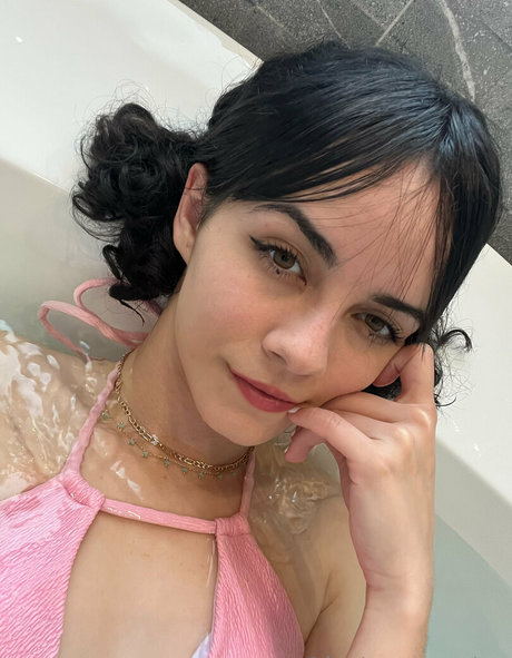 Naakte gelekte OnlyFans-foto van Justroommates