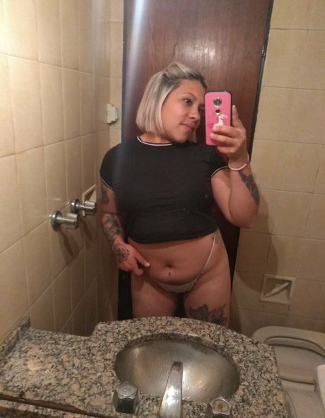 Naakte gelekte OnlyFans-foto van Crysttaal30