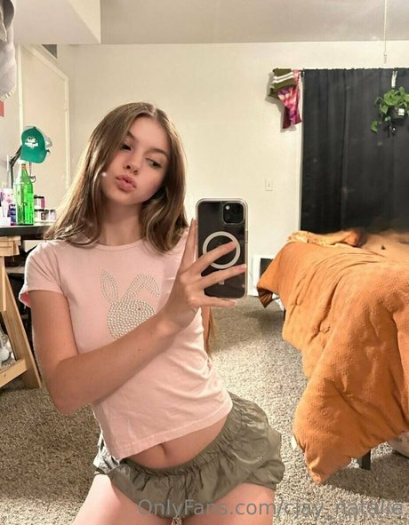 Naakte gelekte OnlyFans-foto van Cjay Natalie
