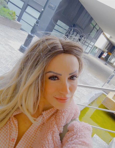 Naakte gelekte OnlyFans-foto van Alma Castillo