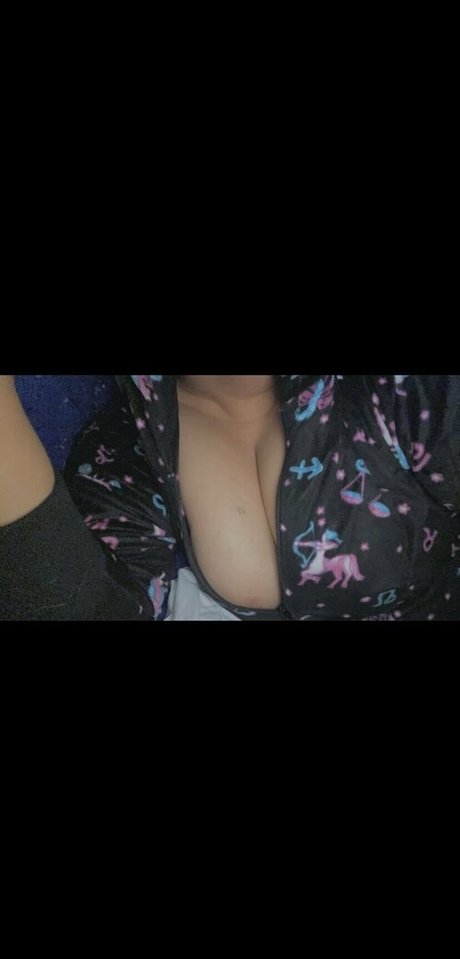 Naakte gelekte OnlyFans-foto van Bratmarie