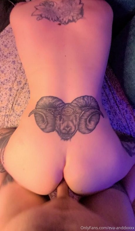 Naakte gelekte OnlyFans-foto van Evaevergreene