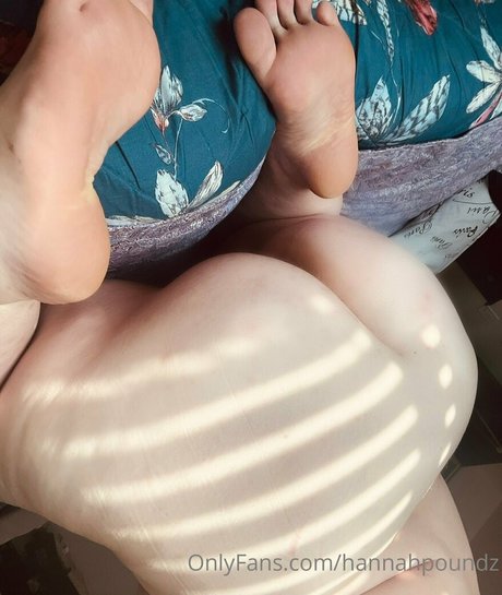 Naakte gelekte OnlyFans-foto van Hannahpoundz