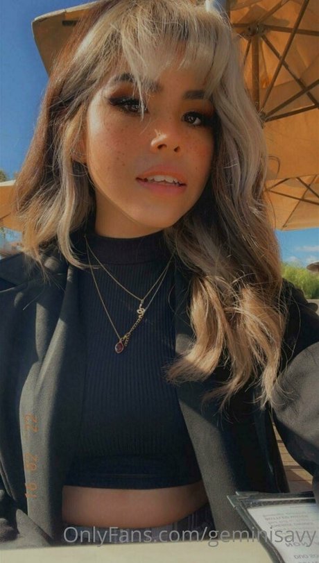 Naakte gelekte OnlyFans-foto van Geminisavy