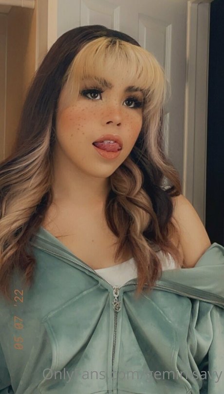 Naakte gelekte OnlyFans-foto van Geminisavy