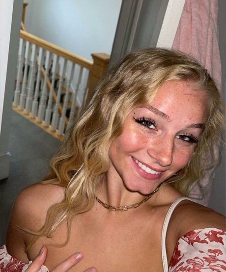 Naakte gelekte OnlyFans-foto van Hannah Alyssa Woods