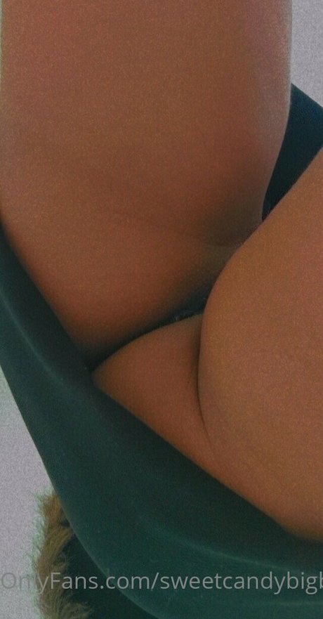 Naakte gelekte OnlyFans-foto van Sweetcandybigboobs