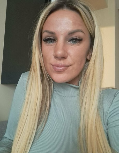 Naakte gelekte OnlyFans-foto van Jayejessie