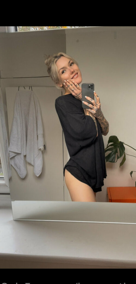 Naakte gelekte OnlyFans-foto van Innocentisabel