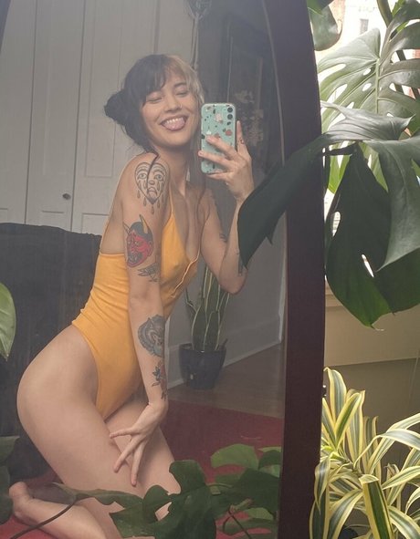 Naakte gelekte OnlyFans-foto van Whoreticulture