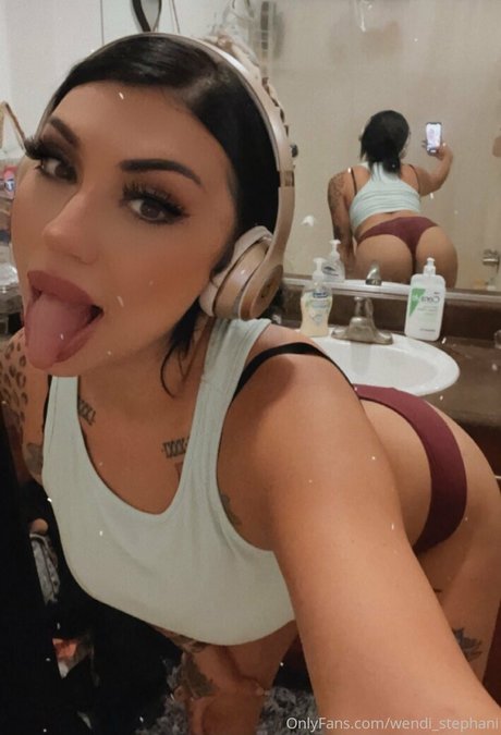 Naakte gelekte OnlyFans-foto van Wendistephani