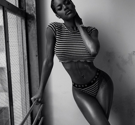 Naakte gelekte OnlyFans-foto van Teyana Taylor