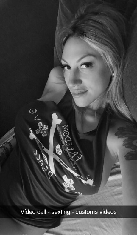 Naakte gelekte OnlyFans-foto van Evacream