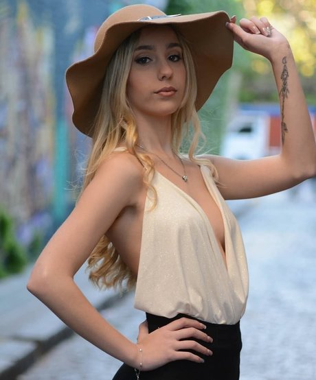 Naakte gelekte OnlyFans-foto van Agusdigri