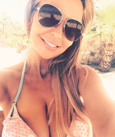 Naakte gelekte OnlyFans-foto van Tara Strong