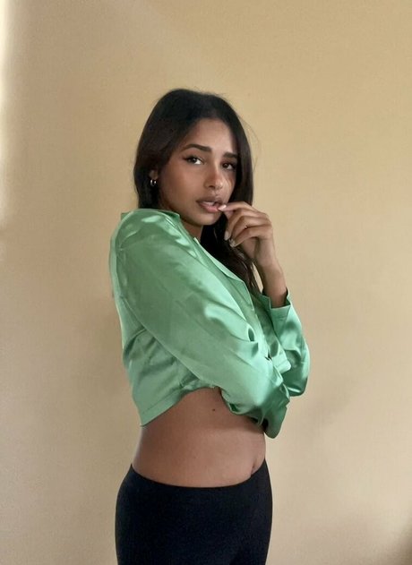 Naakte gelekte OnlyFans-foto van Dionnae Maree