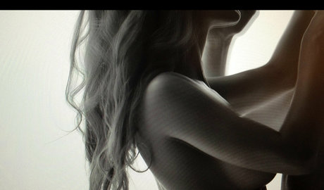 Naakte gelekte OnlyFans-foto van Mavrin Magazine