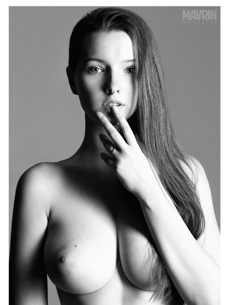 Naakte gelekte OnlyFans-foto van Mavrin Magazine