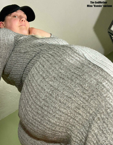 Naakte gelekte OnlyFans-foto van Godmotherofassfree