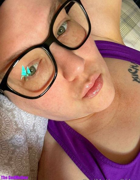 Naakte gelekte OnlyFans-foto van Godmotherofassfree