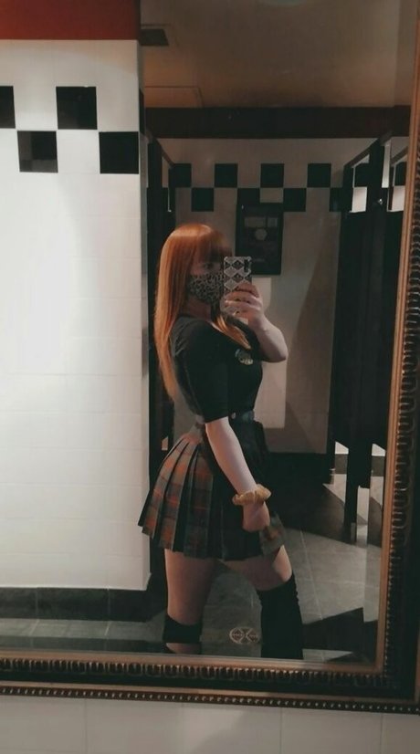 Naakte gelekte OnlyFans-foto van Cutieredhead