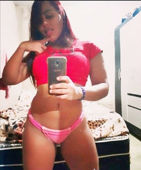 Naakte gelekte OnlyFans-foto van Leyla Britto