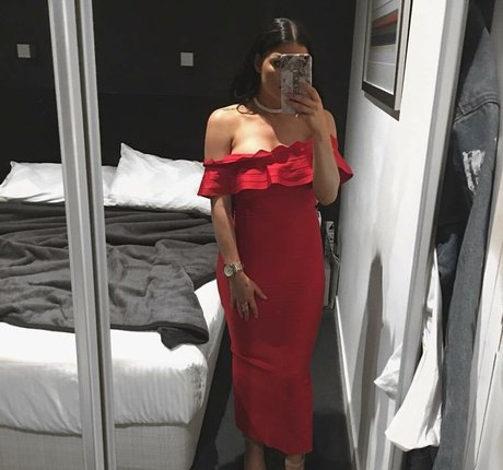 Naakte gelekte OnlyFans-foto van Jesy Lee