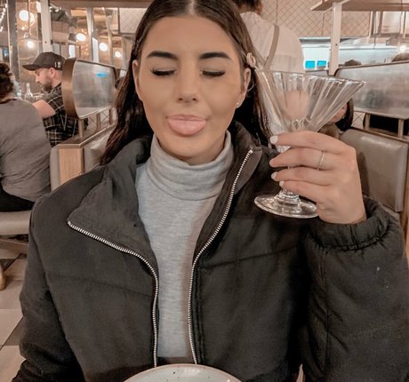 Naakte gelekte OnlyFans-foto van Jesy Lee