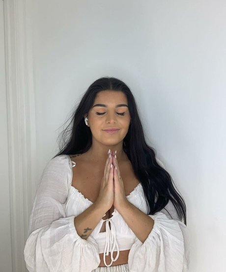 Naakte gelekte OnlyFans-foto van Jesy Lee