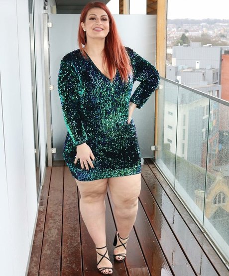 Naakte gelekte OnlyFans-foto van Ioana Chira