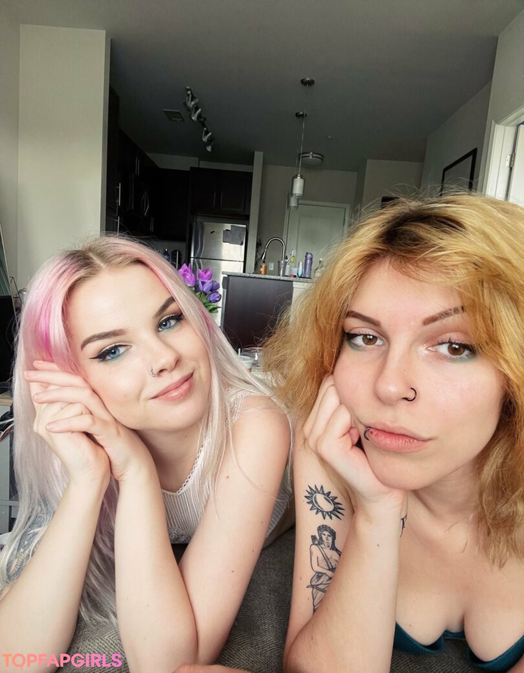 Naakte gelekte OnlyFans-foto van Thesilvermoon #1067