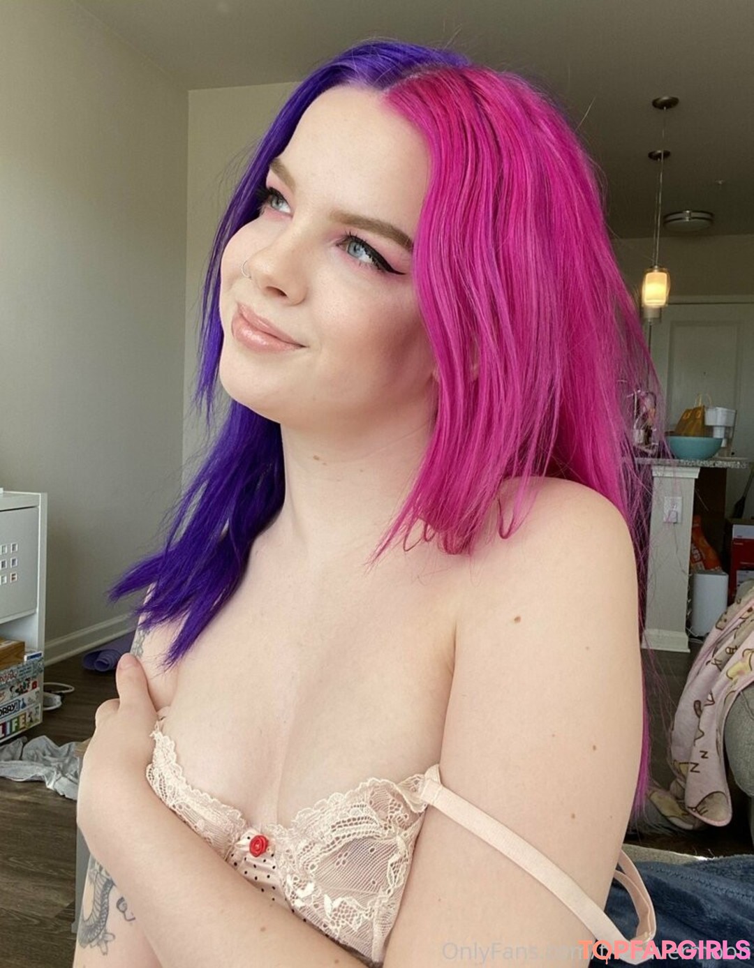 Naakte gelekte OnlyFans-foto van Thesilvermoon #1077