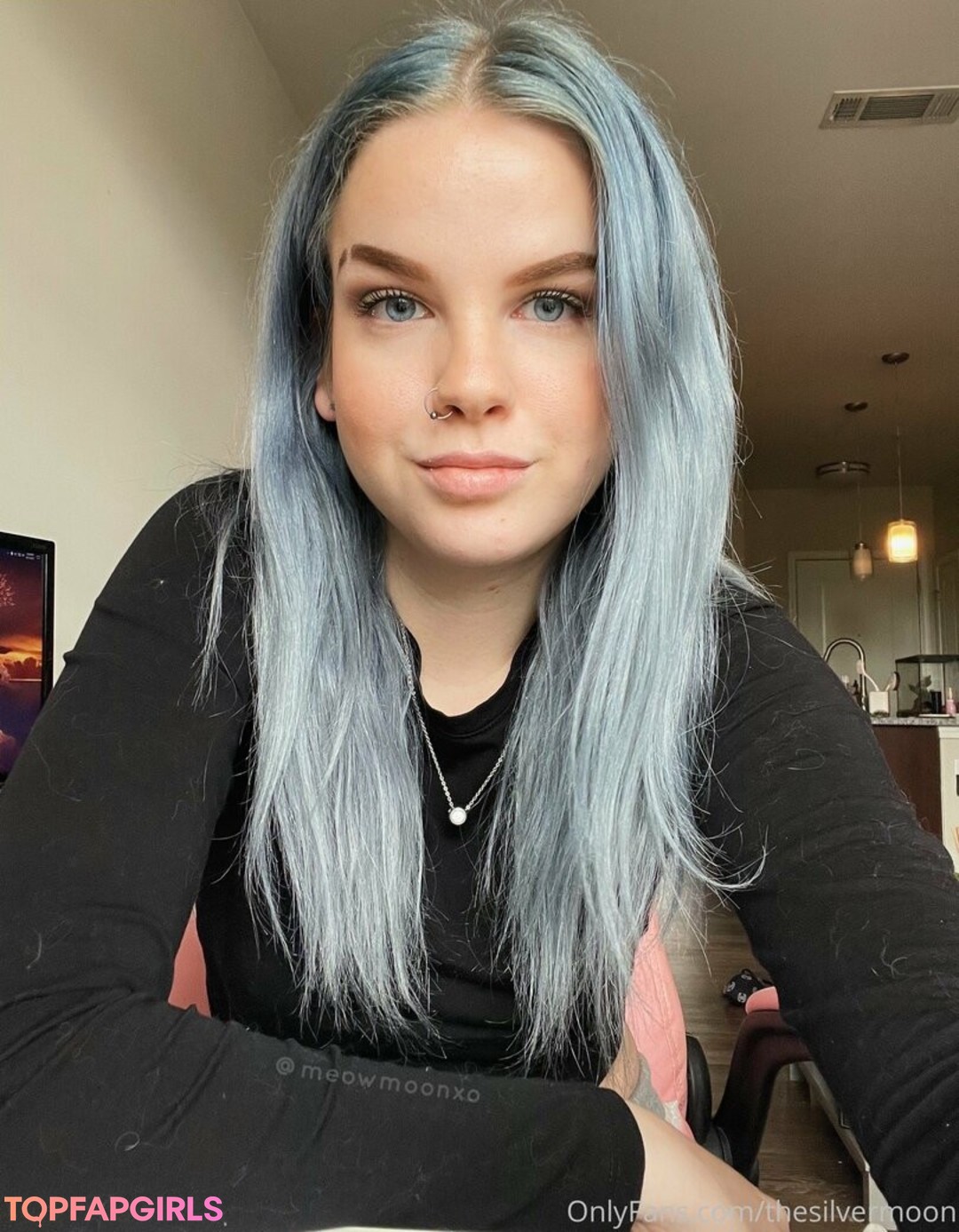 Naakte gelekte OnlyFans-foto van Thesilvermoon #1317