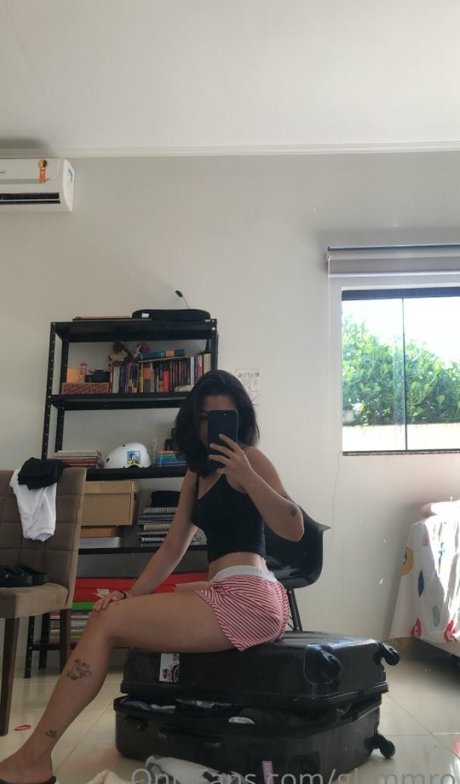 Naakte gelekte OnlyFans-foto van Glrmmro