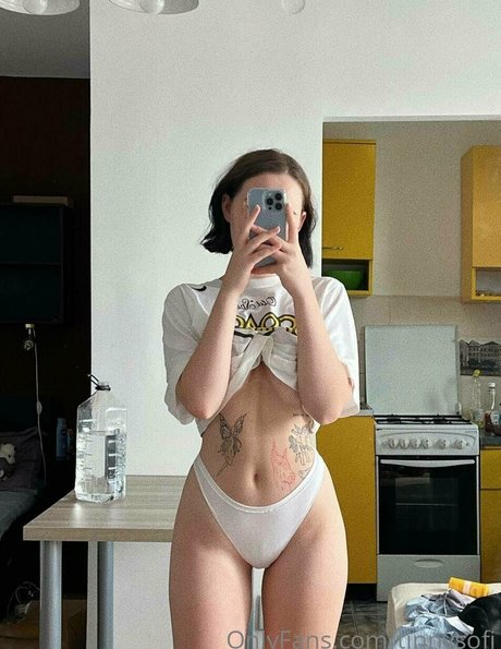 Naakte gelekte OnlyFans-foto van Tinnysofi
